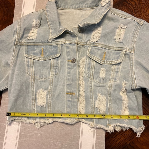 NWOT Ripped light wash cropped Jean jacket - Picture 6 of 11
